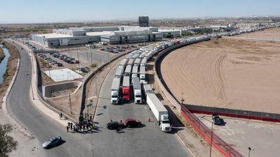 Texas Governor makes U-turn on truck inspections at US-Mexico border