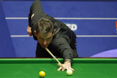 Ronnie O’Sullivan bounces back from slow start to lead David Gilbert at Crucible