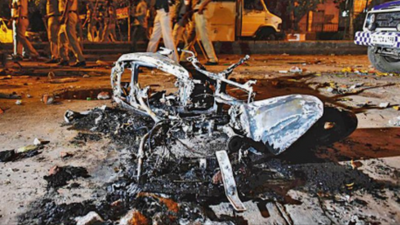 Delhi: Clashes during procession in Jahangirpuri, 6 cops injured