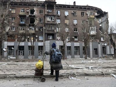 Silence as Mariupol surrender window opens