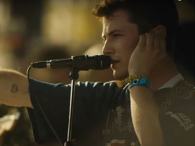Coachella 2022: Dylan Minnette stops Wallows performance to get medic for festivalgoer