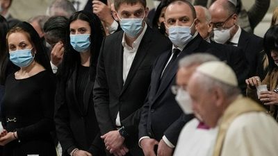 Ukrainian politicians, including Melitopol mayor, attend Vatican Easter vigil