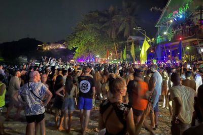 Full Moon Party draws over 10,000 revellers in Phangan