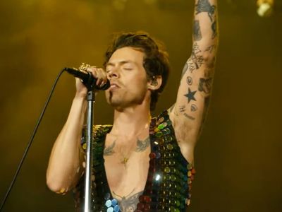 Harry Styles review, Coachella 2022: Cheesy chat, One Direction hits and a cameo from country queen Shania Twain