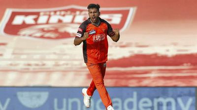IPL 2022, PBKS vs SRH: Umran Malik, Bhuvneshwar Kumar help Sunrisers Hyderabad bundle out Punjab Kings for 151