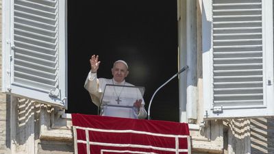 Pope urges people not “to get used to war” in Easter message, calling for Ukraine peace