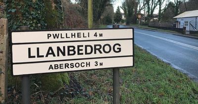 Three teenagers 'seriously injured' after car crashes into wall in Gwynedd