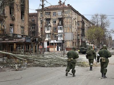 Mariupol teeters despite Ukraine defiance