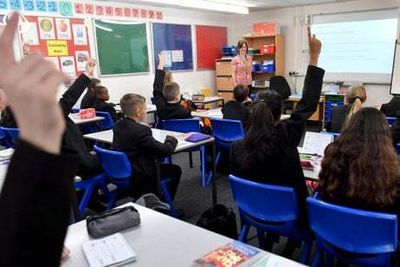 Parents flood teachers with ‘aggressive’ messages and expect 24/7 support, union warns