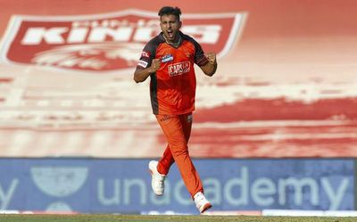 Sunrisers Hyderabad makes it four in a row