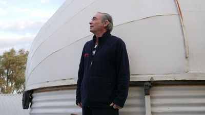 Amateur Broken Hill astronomer wins Astronomical Society of Australia award