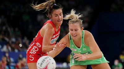 West Coast Fever take top Super Netball spot after Vixens fall in upset of the season
