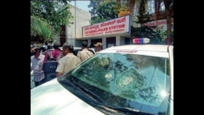 BJP says Hubballi stone pelting an organised act, blames Congress