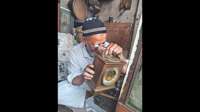 Kolkata FB group felicitates ‘ghori man’ for turning the clock back at century-old shop