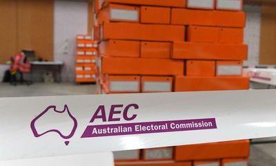AEC looks to recruit more than 100,000 workers for election day amid Australia-wide staff shortages