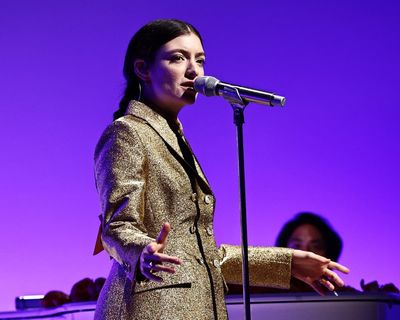 Lorde postpones Solar Power US tour dates due to ‘horrendous laryngitis’