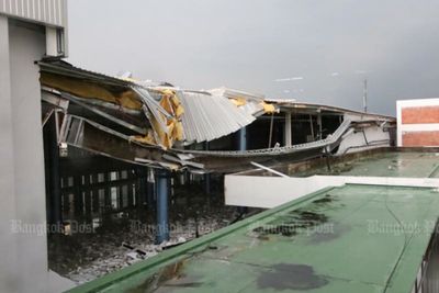 Roof of Don Mueang airport terminal collapses