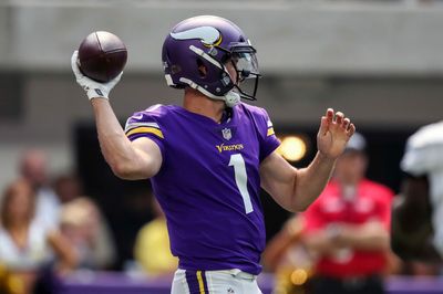 Former Vikings QB leads team to win in USFL debut