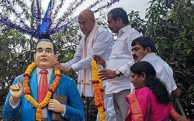 Andhra Pradesh: Chelluboyina taken on 30-km long celebratory rally through Kakinada