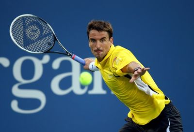 Robredo retires after defeat in Barcelona