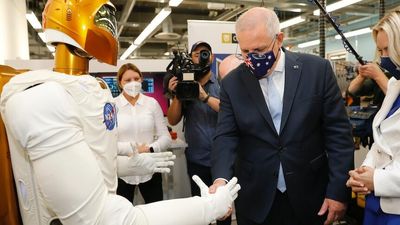 Federal election: Morrison addresses business leaders in Perth, Albanese pledges funding for veteran-led disaster response organisation in Brisbane