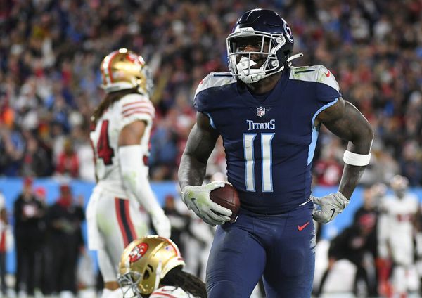 Tennessee Titans' A.J. Brown, San Francisco 49ers' Deebo Samuel, and  Washington Commanders' Terry McLaurin will skip their teams' on-field  voluntary offseason programs as they seek new contract extensions, sources  told ESPN's Adam