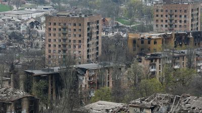 Russia issues new surrender deadline for Mariupol as Ukrainians vow to fight on