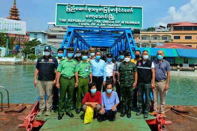 Myanmar returns two Thai fishermen