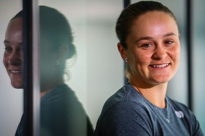Retired tennis no.1 Barty to play celebrity golf event