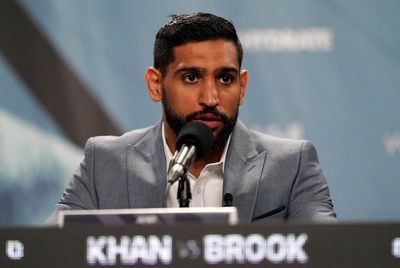 Amir Khan: Boxer robbed of watch at gunpoint in east London