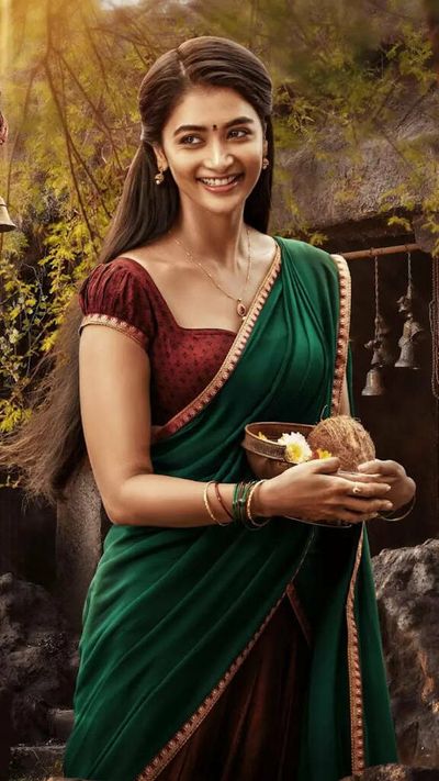 Pics: Pooja Hegde steals your hearts as a village belle in 'Acharya'