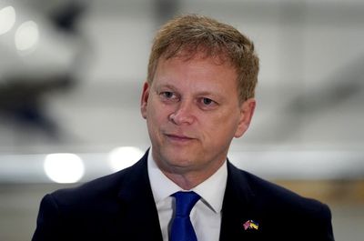 Grant Shapps takes in Ukrainian refugee family of three - and their dog
