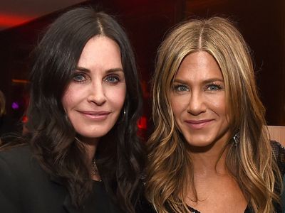 Jennifer Aniston and Courtney Cox reunite with ‘Friends Forever’ T-shirts