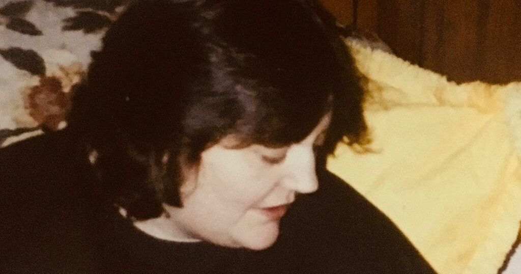 Family devastated after flowers stolen from graveside…