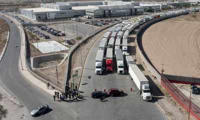 Texas forced to reverse Mexican truck inspection plan as drivers block bridges