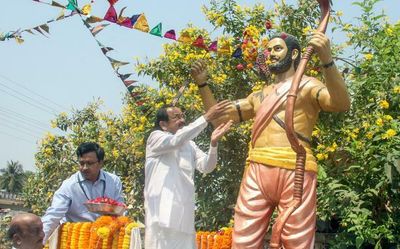 Draw inspiration from freedom fighters and build a new India, Venkaiah asks youth