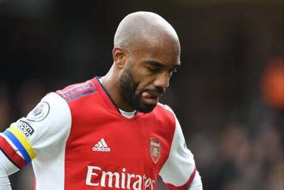 Arsenal: Mikel Arteta admits Alexandre Lacazette risk and explains delay over contract decision