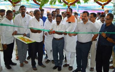 Angara inaugurates fish market in Yadgir