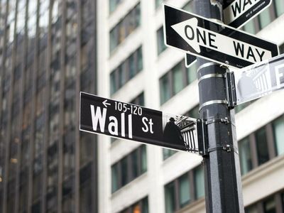 Why This Analyst Names BlackRock, Victory Capital His Top Asset Manager Stock Picks
