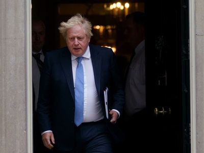 Boris Johnson ‘no longer worthy’ of being PM says senior Tory MP calling for resignation