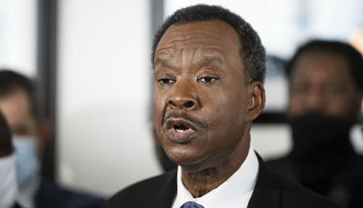 Willie Wilson announces 3rd gas giveaway