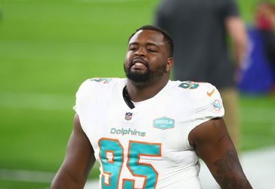 Dolphins re-sign DT Benito Jones