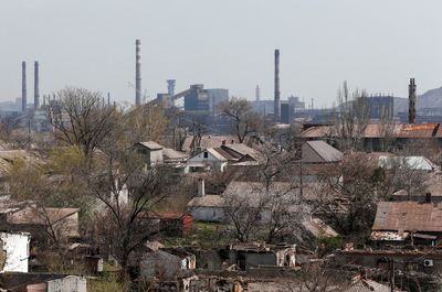 Russia proposes Ukrainian troops at Azovstal to lay down weapons on Wednesday