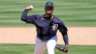 Tigers’ García Throws Extremely Wild Pitch, Leaves With Injury