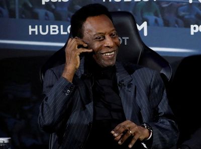 Soccer-Brazil's Pele back in hospital as tumour treatment continues