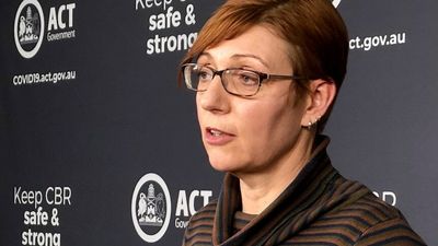 ACT poised to scrap COVID-19 isolation orders for household contacts after NSW, Victoria drop quarantine rules