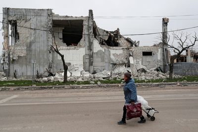 Ukraine blames Russia as attempts to evacuate civilians from Mariupol fall short