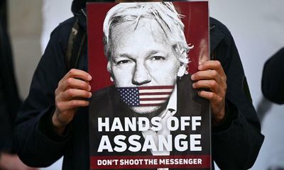 UK court approves extradition of Julian Assange to US