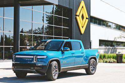 Edmunds: 2022 Rivian R1T vs 2022 Ram 1500