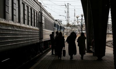 ‘All I can do is pray’: the Ukrainian women going home despite the danger